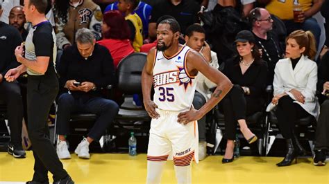 ‘Extremely disappointing’: Controversial late timeout angers Suns as Lakers make NBA In-Season Tournament semifinals